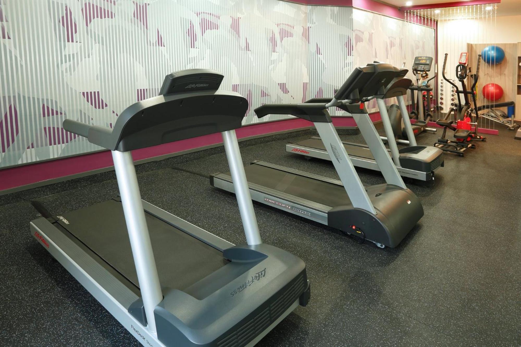 Crowne Plaza Lima By Ihg Exterior foto Treadmills