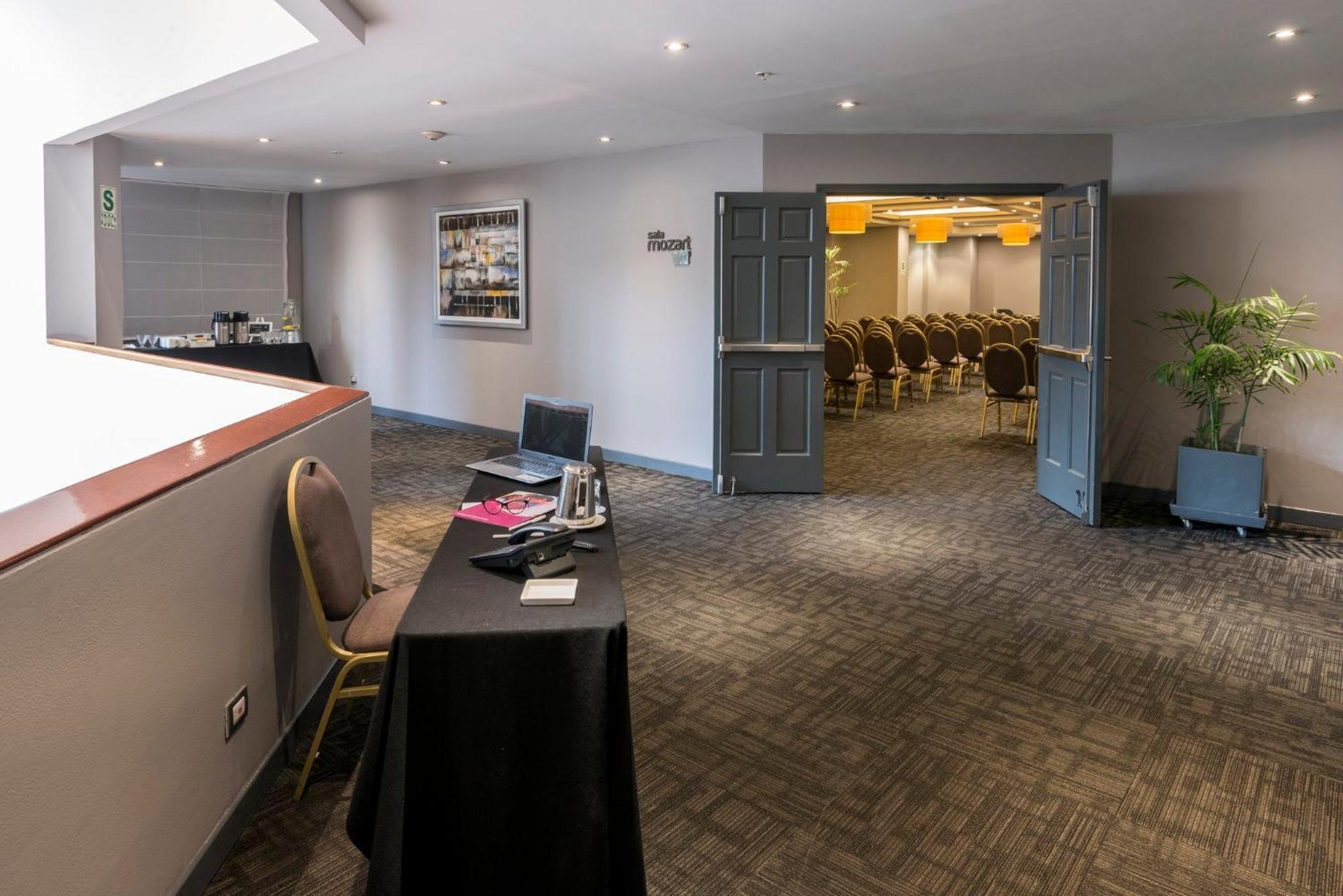 Crowne Plaza Lima By Ihg Exterior foto The meeting room at the London Business School