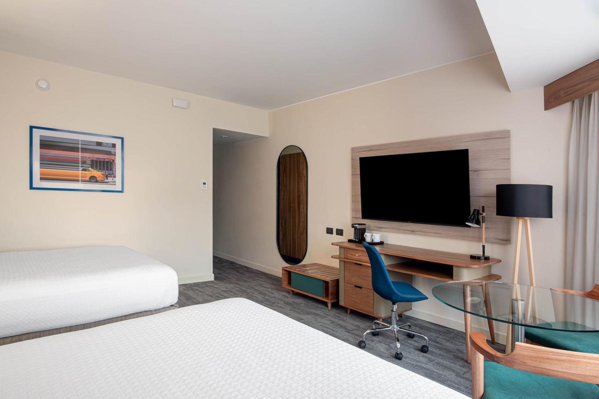 Crowne Plaza Lima By Ihg Exterior foto A room at the Holiday Inn Express London - Heathrow