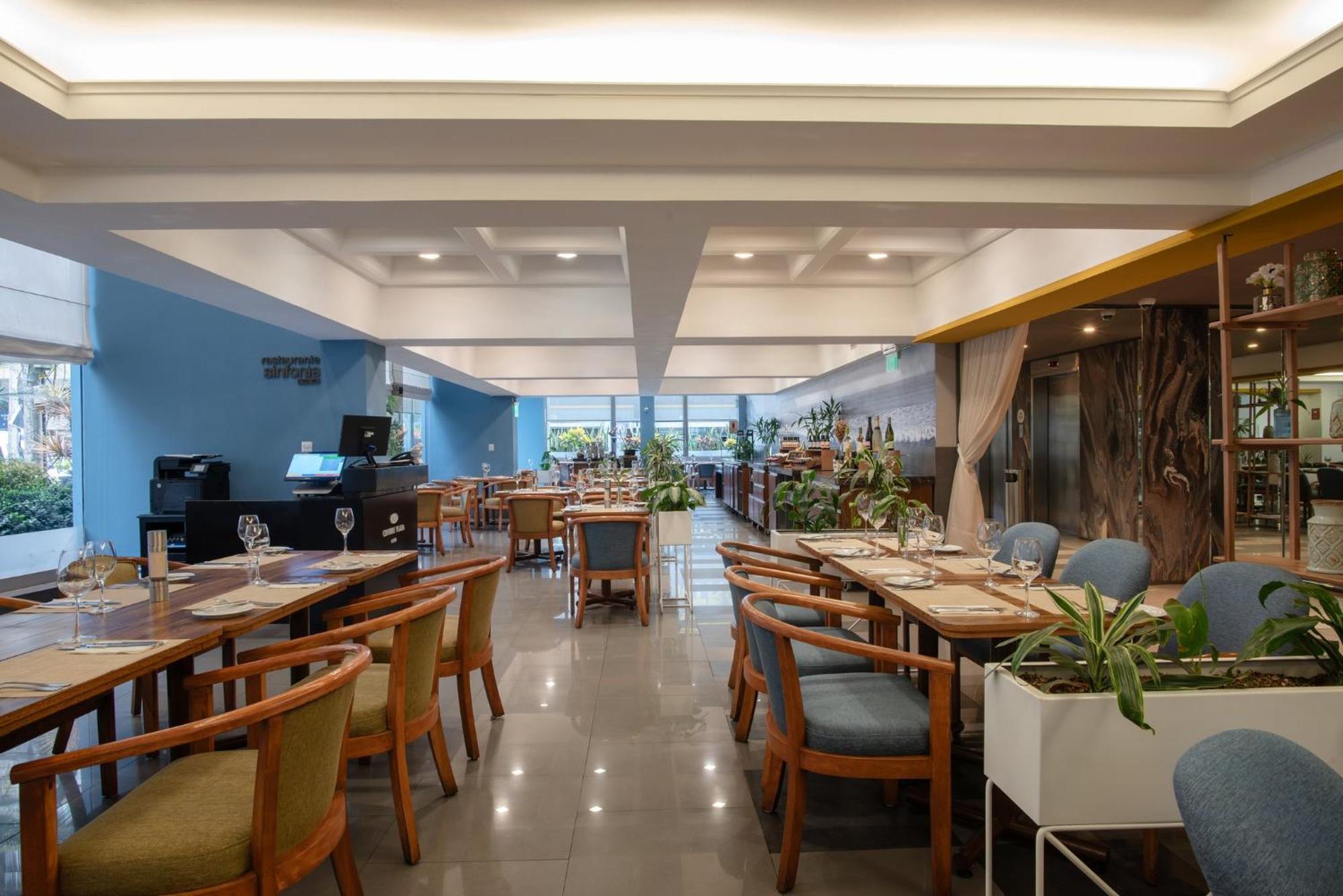 Crowne Plaza Lima By Ihg Exterior foto The interior of the restaurant