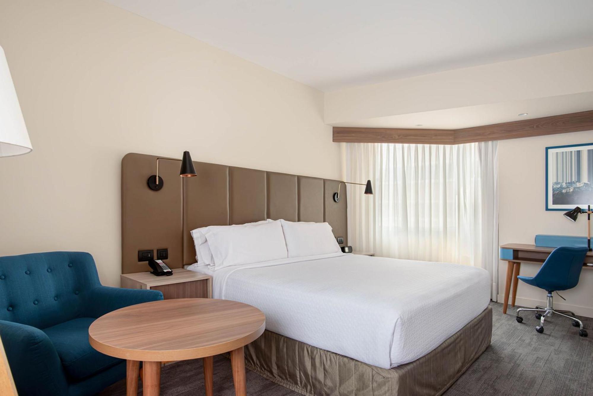 Crowne Plaza Lima By Ihg Exterior foto A guest room at the Holiday Inn Express in San Francisco