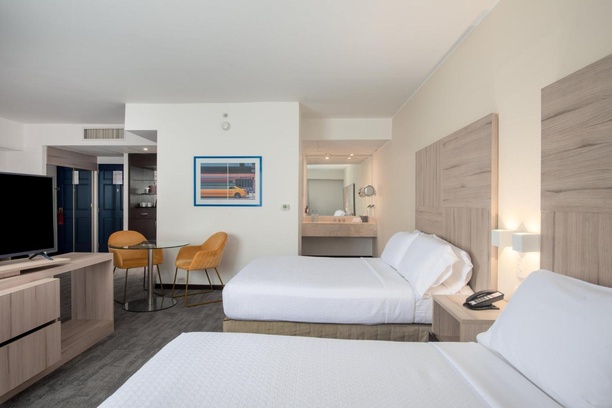 Crowne Plaza Lima By Ihg Exterior foto A typical room at the Hilton Garden Inn